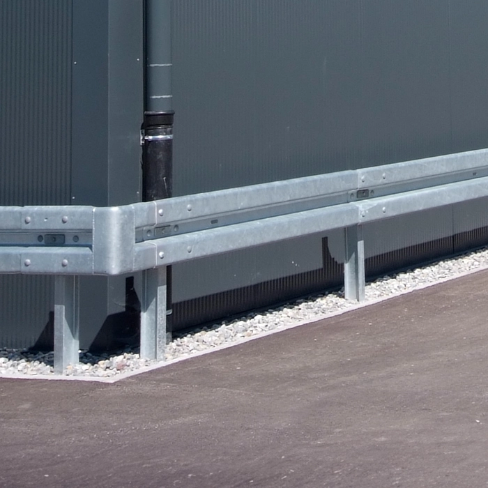 Crash barrier against collision damage