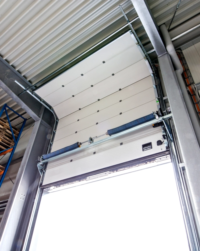 Industrial sectional gate with height guide