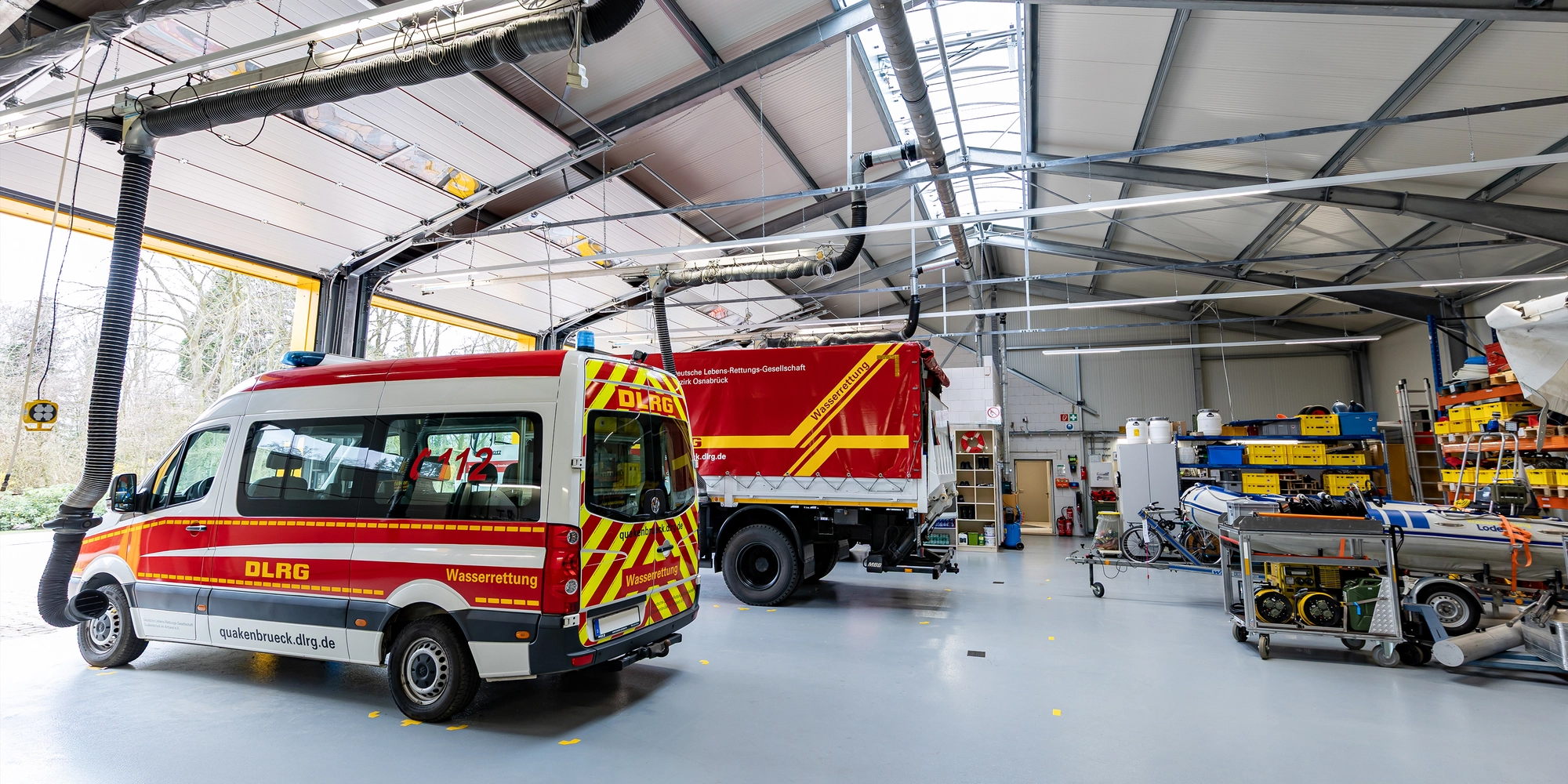 Functional vehicle hall for a local DLRG group | HALTEC